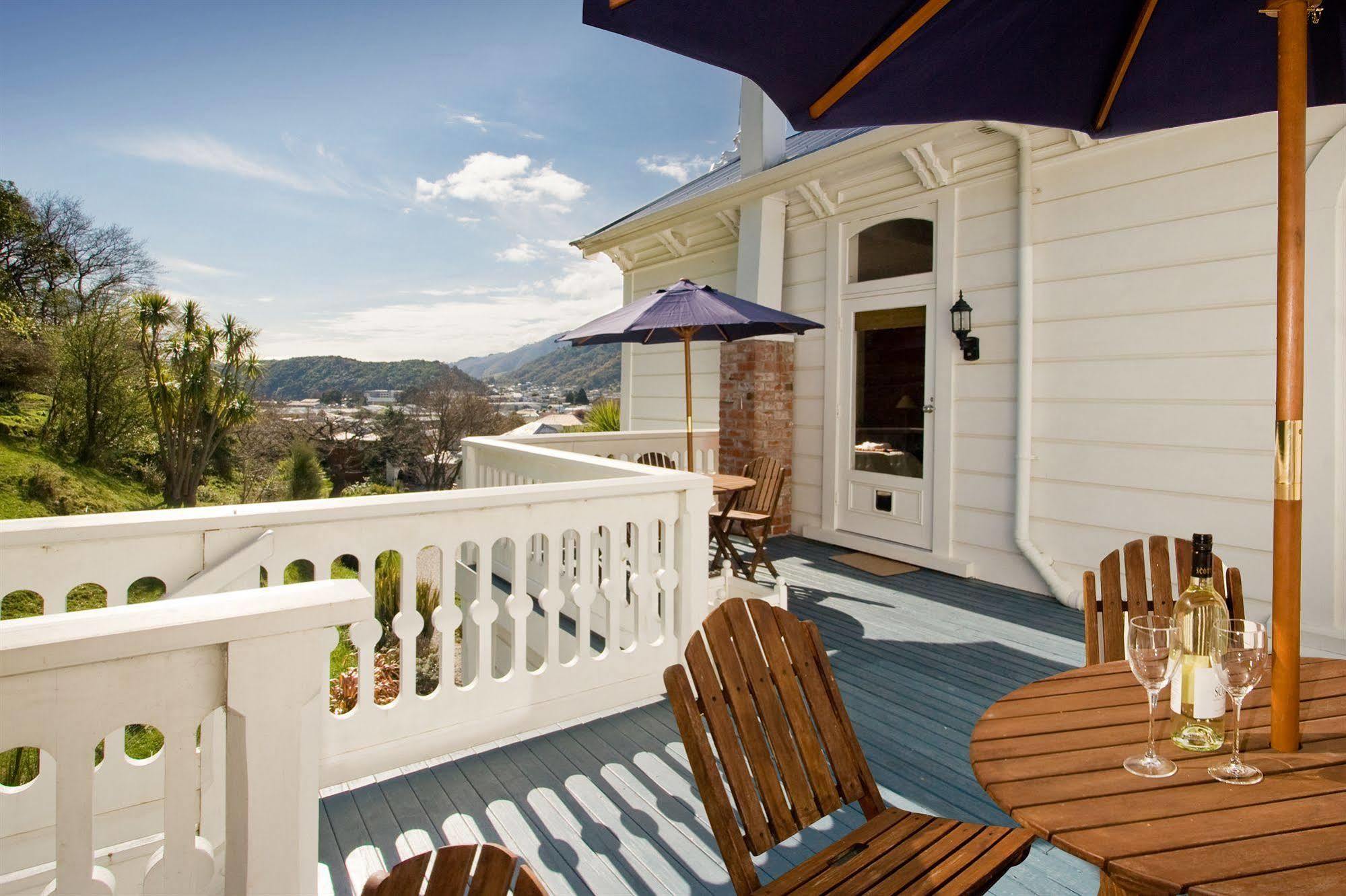 Sennen House Boutique Accommodation Пиктон Экстерьер фото